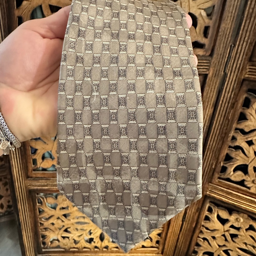 Vintage Via Veneto 100% Silk Gold / Taupe / Gray Geometric Necktie / Tie.